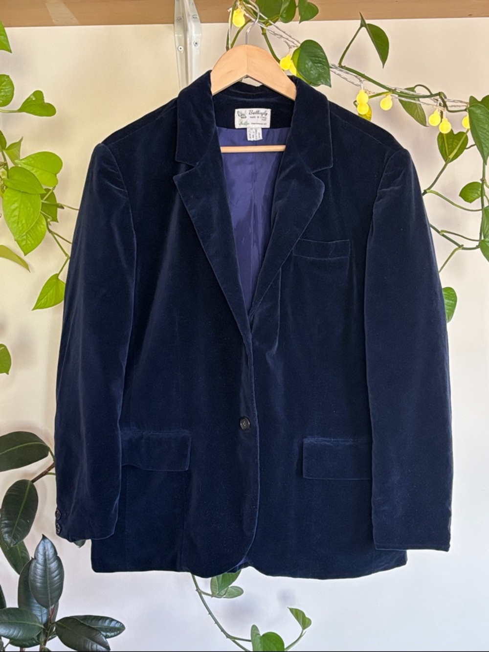 Vintage Velvet Single-Button Blazer in Navy